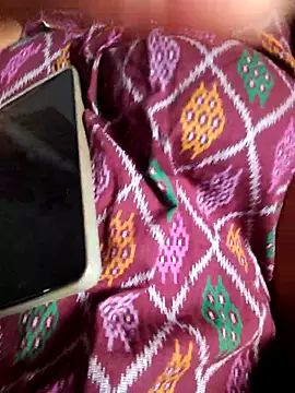 Snapshot of Tamil_Hot_HoneyBee chatting on 07-28-26, 03:24 Tamil Hot HoneyBee online show from 07-28-26, 03:24