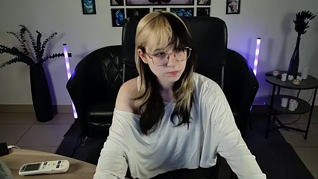 Snapshot of NyxCalderra chatting on 07-14-26, 01:28 NyxCalderra online show from 07-14-26, 01:28