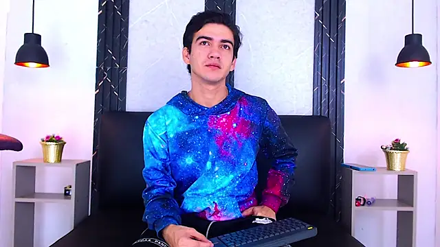 Feiccer Castquer online show from 05-05-26, 11:07