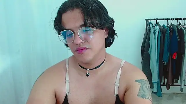 Snapshot of Diane_exotic chatting on 05-27-26, 01:57 Diane exotic online show from 05-27-26, 01:57