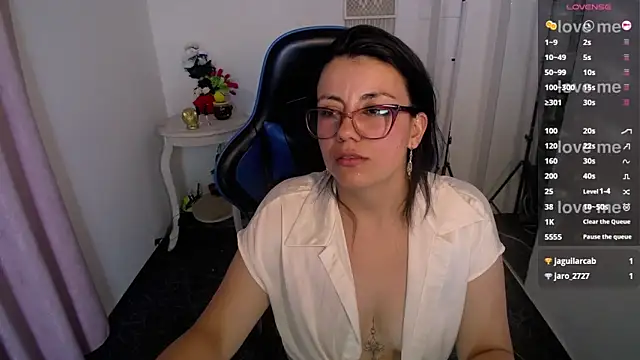 Snapshot of Valeri_bj chatting on 06-11-26, 12:43 Valeri bj online show from 06-11-26, 12:43