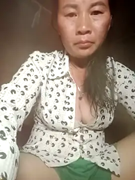 Snapshot of Lella_01 chatting on 06-19-26, 02:43 Lella 01 online show from 06-19-26, 02:43