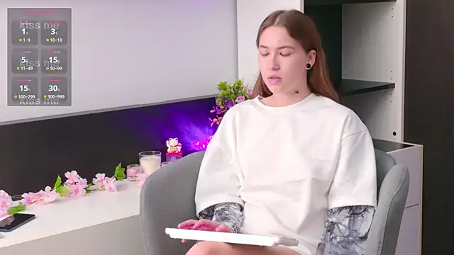 EvaAndLuna online show from 07-31-26, 11:04