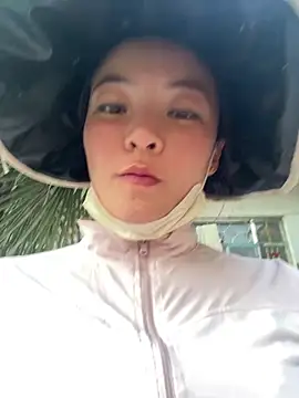 Snapshot of Meimei-bb chatting on 06-10-26, 10:25 Meimei-bb online show from 06-10-26, 10:25