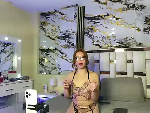 lyra-marco online show from 04-26-26, 08:45