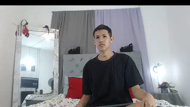 PhillipCox online show from 06-03-26, 03:31