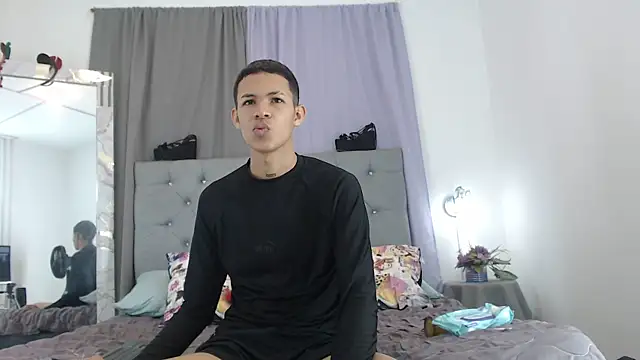 PhillipCox online show from 06-12-26, 04:22
