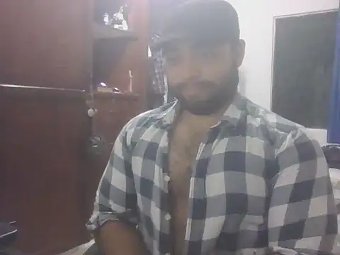 Snapshot of Bearmachin chatting on 04-29-26, 03:43 Bearmachin online show from 04-29-26, 03:43