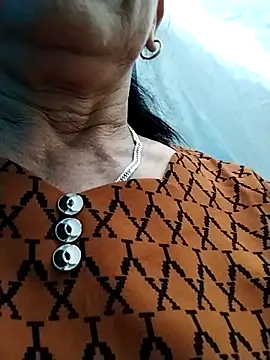Snapshot of mouth22 chatting on 06-18-26, 01:50 mouth22 online show from 06-18-26, 01:50