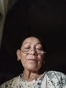 Snapshot of mouth22 chatting on 06-20-26, 01:47 mouth22 online show from 06-20-26, 01:47