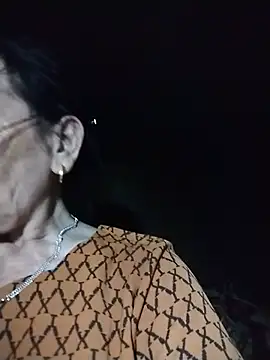 Snapshot of mouth22 chatting on 06-29-26, 01:44 mouth22 online show from 06-29-26, 01:44