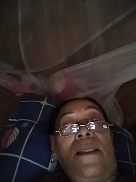 Snapshot of mouth22 chatting on 07-15-26, 04:51 mouth22 online show from 07-15-26, 04:51