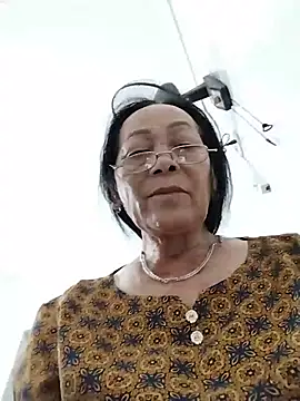 Snapshot of mouth22 chatting on 07-17-26, 12:34 mouth22 online show from 07-17-26, 12:34