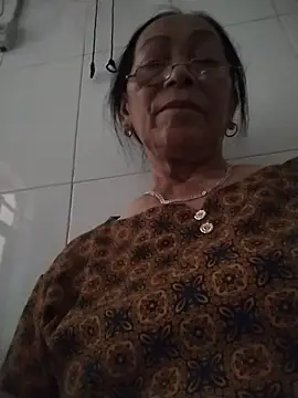 Snapshot of mouth22 chatting on 07-18-26, 02:16 mouth22 online show from 07-18-26, 02:16