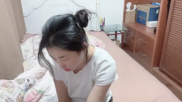 Snapshot of XIAOnaimao-001 chatting on 05-07-26, 05:13 XIAOnaimao-001 online show from 05-07-26, 05:13