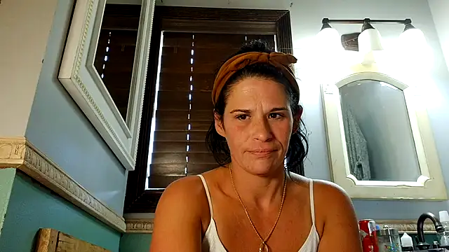 Snapshot of Vanessa_Valentine chatting on 05-18-26, 03:07 Vanessa Valentine online show from 05-18-26, 03:07