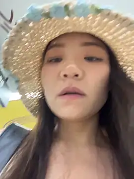 xiaochengzi505 online show from 05-18-26, 04:07