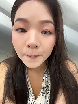 xiaochengzi505 online show from 06-04-26, 12:49