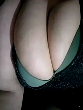 Snapshot of beauty-curvy chatting on 04-30-26, 01:06 beauty-curvy online show from 04-30-26, 01:06