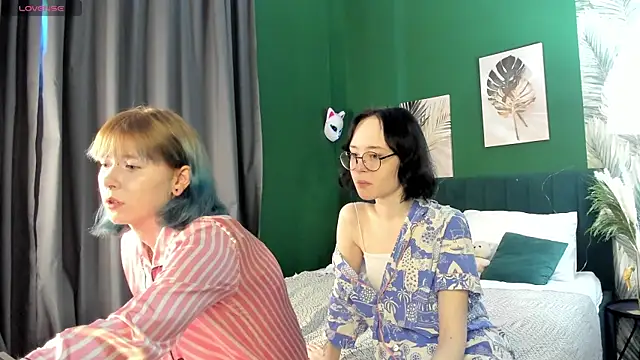 Lilac-Muse online show from 05-18-26, 03:24