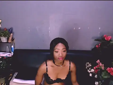 Snapshot of LolaSavageXO chatting on 05-15-26, 08:21 LolaSavageXO online show from 05-15-26, 08:21