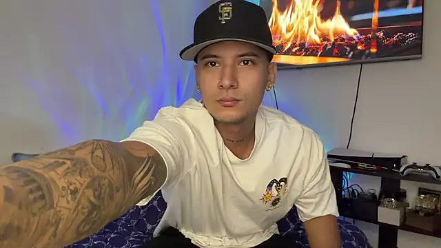 SexxxySquirterStev777 online show from 06-23-26, 12:25