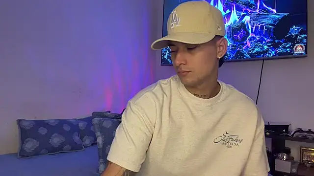 SexxxySquirterStev777 online show from 07-11-26, 02:20