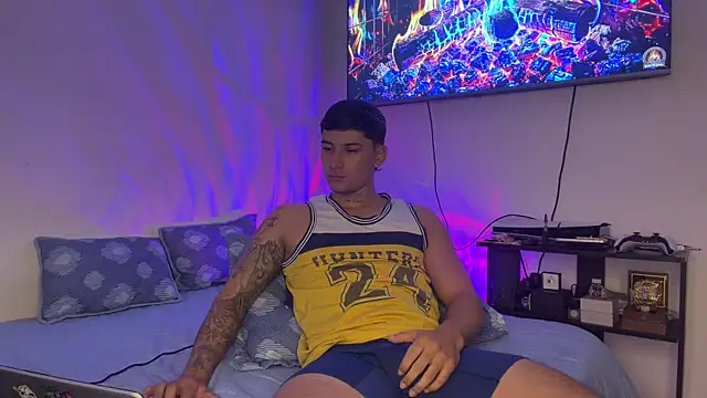 SexxxySquirterStev777 online show from 07-15-26, 09:36