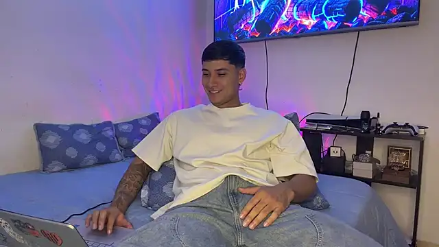 SexxxySquirterStev777 online show from 07-23-26, 11:08