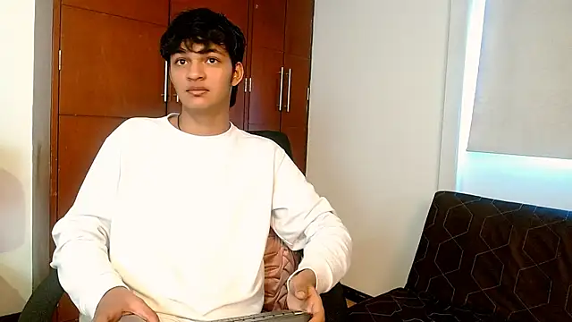 Snapshot of SahirCharm chatting on 05-22-26, 12:11 SahirCharm online show from 05-22-26, 12:11