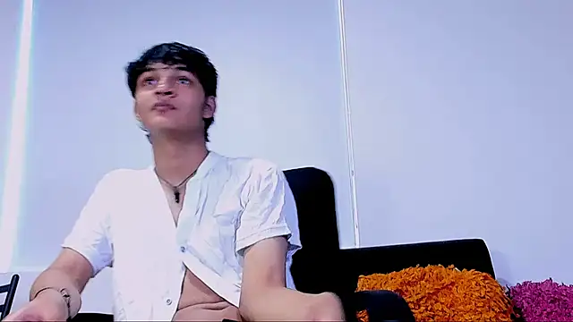 Snapshot of SahirCharm chatting on 05-26-26, 11:28 SahirCharm online show from 05-26-26, 11:28