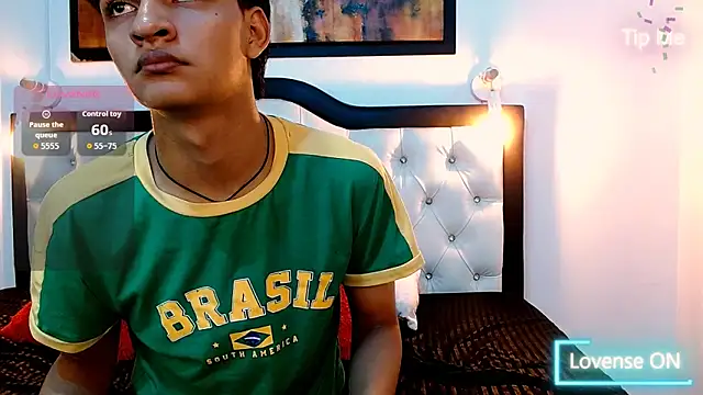Snapshot of SahirCharm chatting on 06-10-26, 05:34 SahirCharm online show from 06-10-26, 05:34