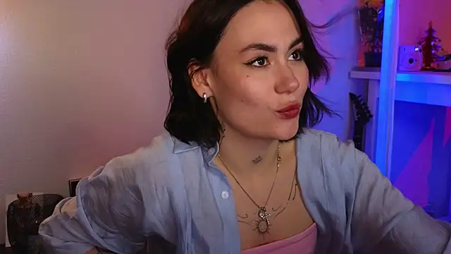 Snapshot of viktoriamoore chatting on 05-18-26, 06:47 viktoriamoore online show from 05-18-26, 06:47