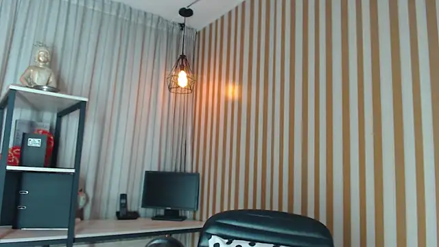 Iris Foster  online show from 04-28-26, 11:21