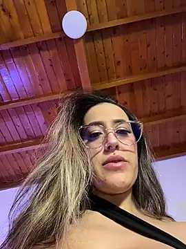 Snapshot of RenataVelasquez chatting on 06-30-26, 04:02 RenataVelasquez online show from 06-30-26, 04:02