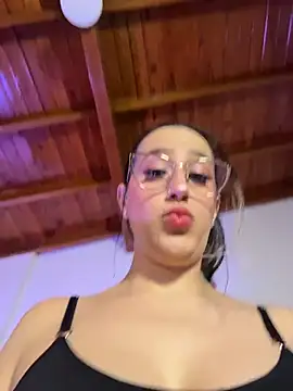 Snapshot of RenataVelasquez chatting on 07-13-26, 04:15 RenataVelasquez online show from 07-13-26, 04:15