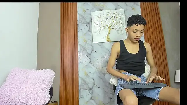 LOVE GUYS1 online show from 06-01-26, 01:24
