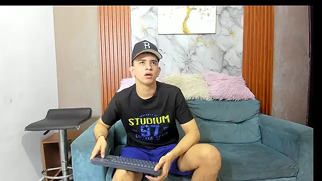 Snapshot of LOVE_GUYS1 chatting on 06-21-26, 01:46 LOVE GUYS1 online show from 06-21-26, 01:46