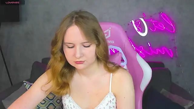 Emmaa Kimm online show from 06-18-26, 12:44