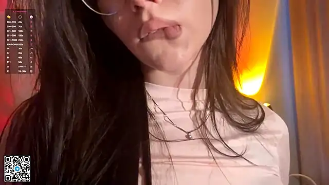 MelanieHale online show from 04-28-26, 04:12