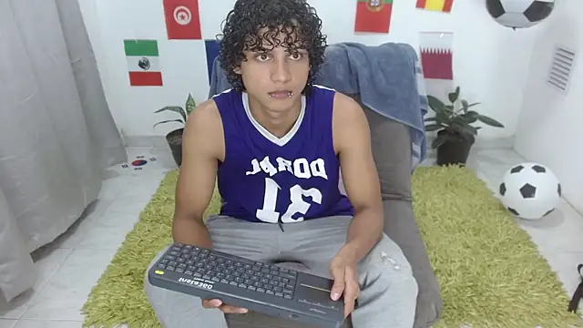 Snapshot of hades_derox_ chatting on 06-19-26, 12:37 hades derox online show from 06-19-26, 12:37