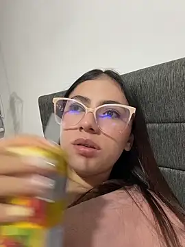 Snapshot of EmilyCxx chatting on 06-21-26, 12:02 EmilyCxx online show from 06-21-26, 12:02