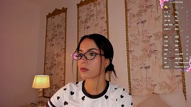 Snapshot of sara_castro24_ chatting on 07-09-26, 07:18 sara castro24 online show from 07-09-26, 07:18