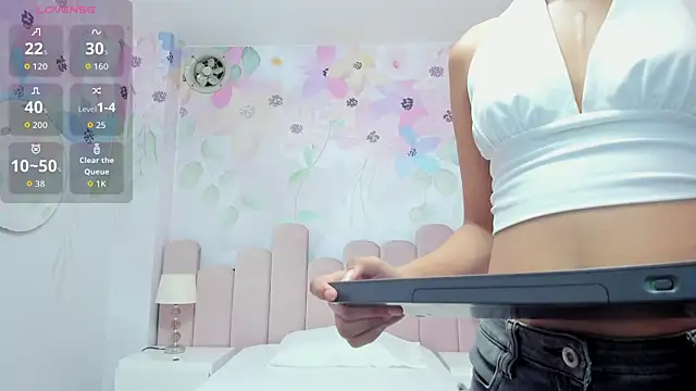 Snapshot of Miabloom19_ chatting on 08-01-26, 01:16 Miabloom19 online show from 08-01-26, 01:16