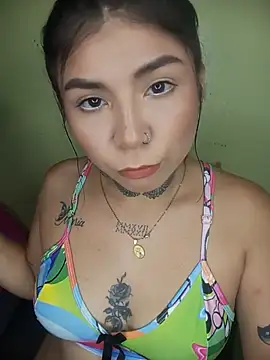 PequenaNena online show from 05-17-26, 02:42