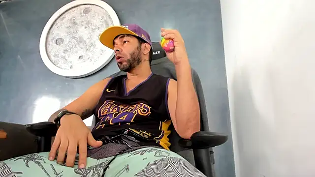 kevin collins76 online show from 05-06-26, 01:49