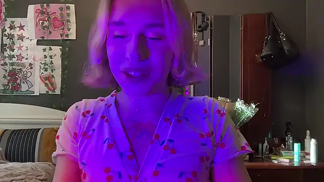 Snapshot of Miss_Amy00 chatting on 06-21-26, 03:58 Miss Amy00 online show from 06-21-26, 03:58
