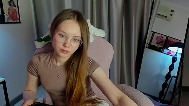 FloraLarsson online show from 05-07-26, 03:50