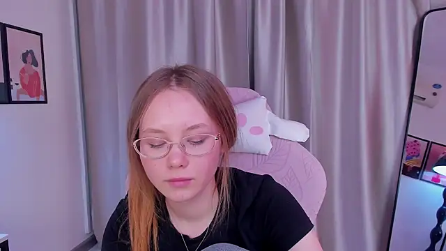 FloraLarsson online show from 05-08-26, 04:45