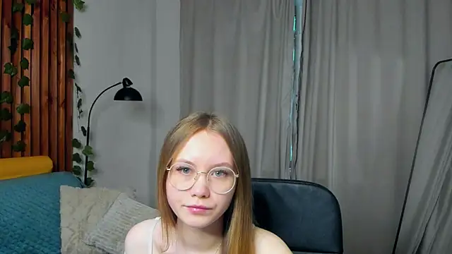 FloraLarsson online show from 05-14-26, 03:35